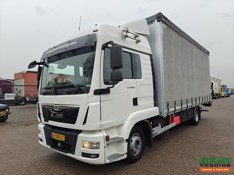 MAN TGL 12.250 4x2 Slaapcab Euro6B - StandAirco - Schuifzeilenbak 6.19m + Laadklep 1500KG - SMARTTacho V2 - 01/2026 APK - Curtainsider truck: picture 1 MAN TGL 12.250 4x2 Slaapcab Euro6B - StandAirco - Schuifzeilenbak 6.19m + Laadklep 1500KG - SMARTTacho V2 - 01/2026 APK - Curtainsider truck: picture 1