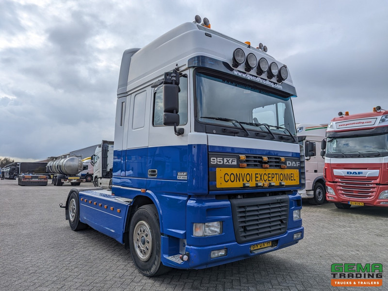 DAF 95XF.480 4x2 Superspacecab Euro3 - Handgeschakeld - Limited Edition Interieur - Side Skirts - Luchthoorns - Tractor unit: picture 2 DAF 95XF.480 4x2 Superspacecab Euro3 - Handgeschakeld - Limited Edition Interieur - Side Skirts - Luchthoorns - Tractor unit: picture 2