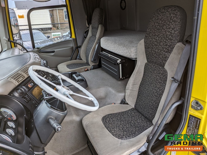 DAF FT CF85.360 4x2 Sleepcab Euro5 PTO Prep - 3-Spaaks stuur - Side Skirts - NATO (T1327) - Tractor unit: picture 5 DAF FT CF85.360 4x2 Sleepcab Euro5 PTO Prep - 3-Spaaks stuur - Side Skirts - NATO (T1327) - Tractor unit: picture 5