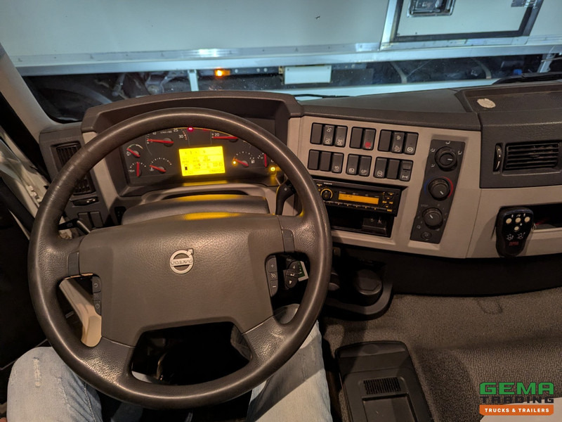 Interior photo 2: Box truck Volvo FE320 4x2 Dagcab Euro6 - Gesloten Opbouw 7.6m + Laadklep 2000KG - ZijDeuren - VolledigLuchtgeveerd