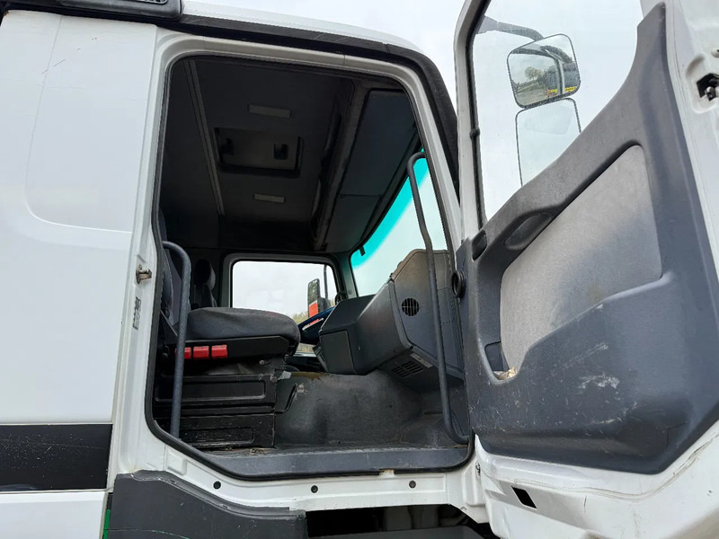 Tipper, Crane truck Mercedes-Benz Actros 1831 V6 4X2 Tipper + crane EPS Manual Gearbox 3 peddal: picture 8