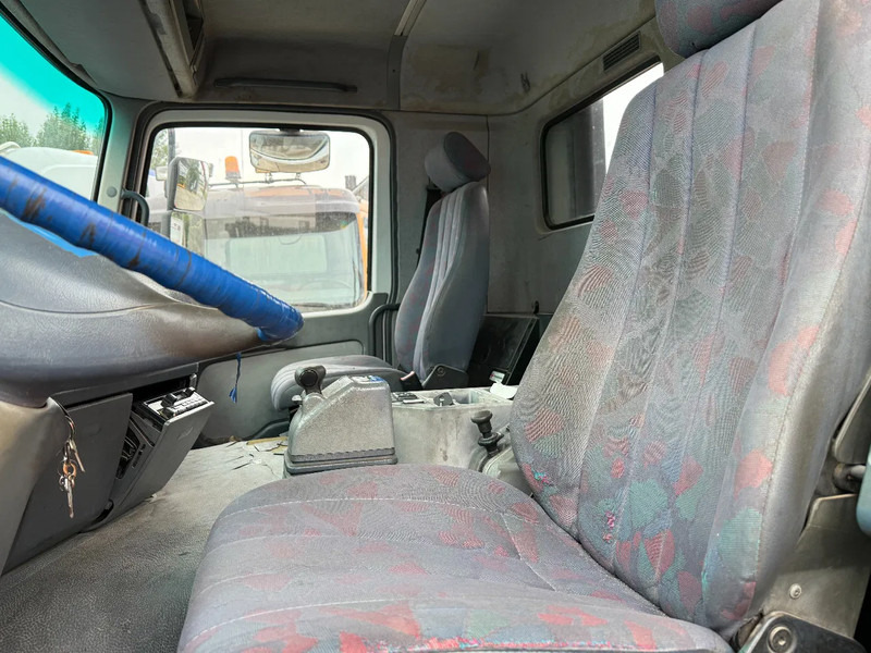 Tipper, Crane truck Mercedes-Benz Actros 1831 V6 4X2 Tipper + crane EPS Manual Gearbox 3 peddal: picture 13