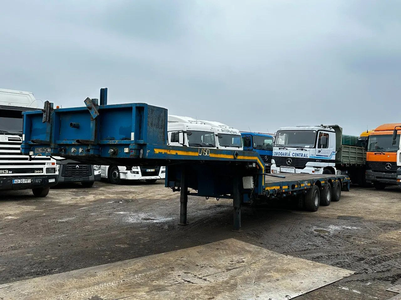 Nooteboom OSD-44 3 Axle lowloader Extandable 44Ton Nooteboom OSD-44 3 Axle lowloader Extandable 44Ton - Low loader semi-trailer: picture 1 Nooteboom OSD-44 3 Axle lowloader Extandable 44Ton Nooteboom OSD-44 3 Axle lowloader Extandable 44Ton - Low loader semi-trailer: picture 1