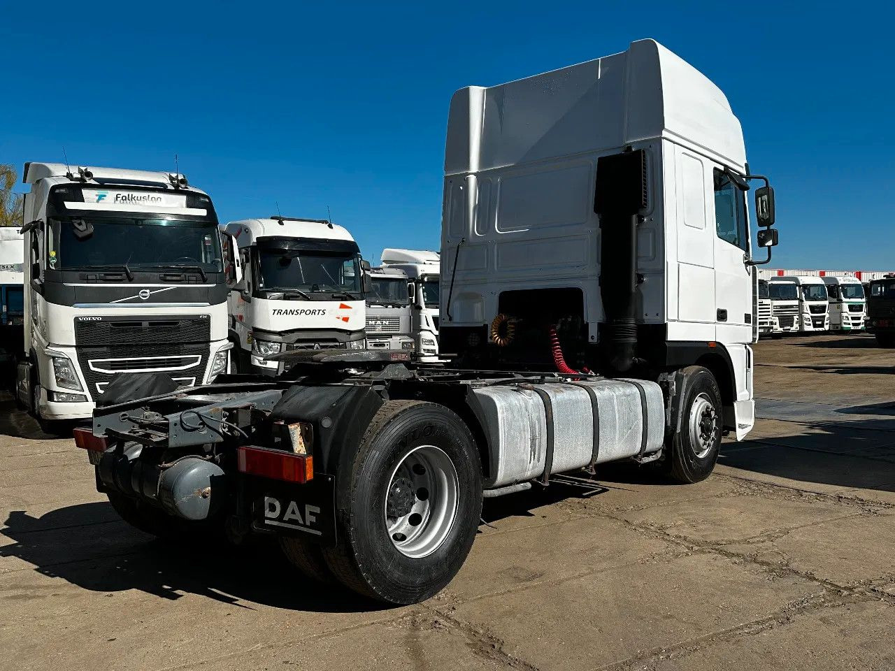 DAF XF 95.480 4X2 Tractor-unit Spring/Air ZF Manual - Tractor unit: picture 4 DAF XF 95.480 4X2 Tractor-unit Spring/Air ZF Manual - Tractor unit: picture 4