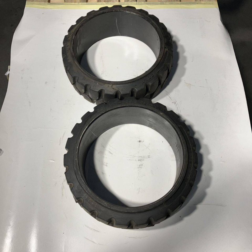 2X Magnum Solideal 15x5x11 1/4 tyres - Tire for Material handling equipment: picture 1 2X Magnum Solideal 15x5x11 1/4 tyres - Tire for Material handling equipment: picture 1