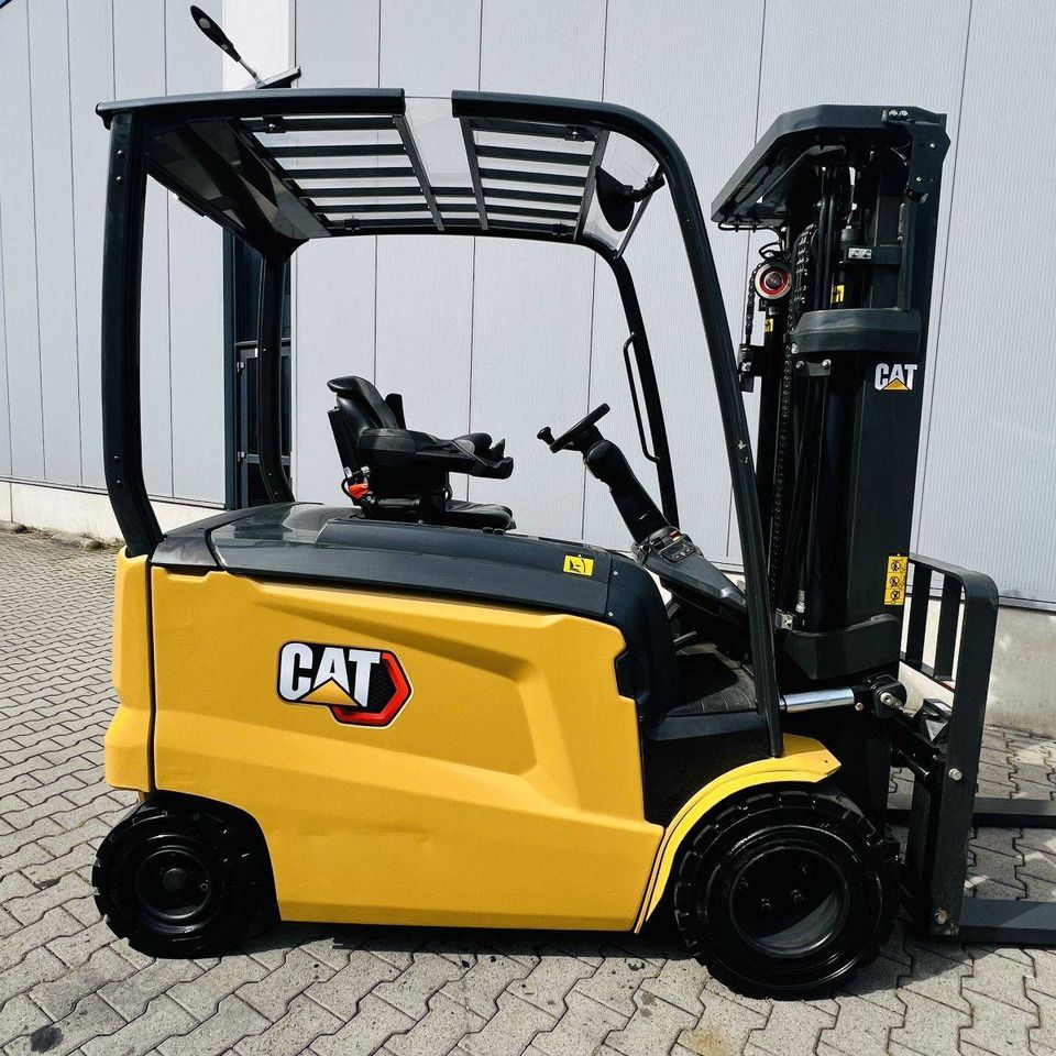 Caterpillar EP30N-80E - Electric forklift: picture 3 Caterpillar EP30N-80E - Electric forklift: picture 3