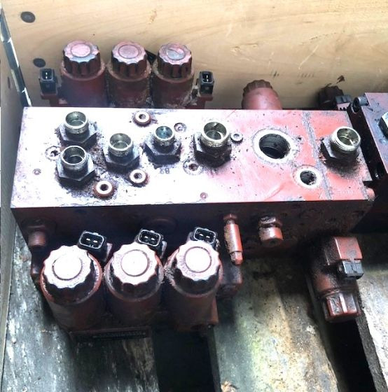Control block VW10-M3 210bar/48V - Hydraulic valve for Material handling equipment: picture 2 Control block VW10-M3 210bar/48V - Hydraulic valve for Material handling equipment: picture 2