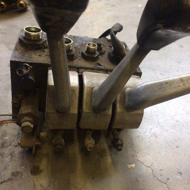 Hydraulic Control valve for Jungheinrich EFG DG 12.5/15B - Hydraulic valve for Material handling equipment: picture 3 Hydraulic Control valve for Jungheinrich EFG DG 12.5/15B - Hydraulic valve for Material handling equipment: picture 3