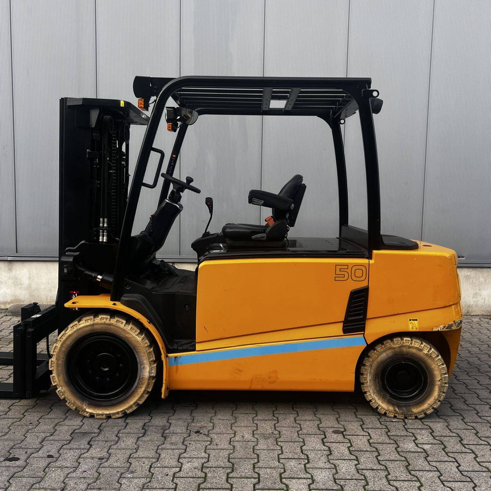 Hyundai HX50B-9 - Electric forklift: picture 2 Hyundai HX50B-9 - Electric forklift: picture 2