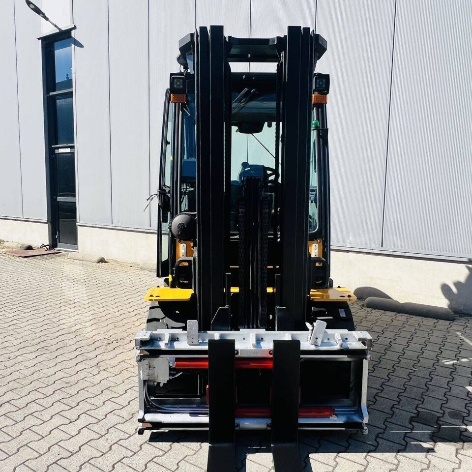 Hyundai HX50B-9 - Electric forklift: picture 3 Hyundai HX50B-9 - Electric forklift: picture 3
