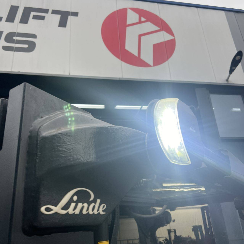 Electric forklift Linde E20R (387) Roadster: picture 15