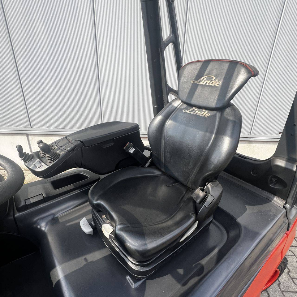 Linde E25L (387) - Electric forklift: picture 4 Linde E25L (387) - Electric forklift: picture 4