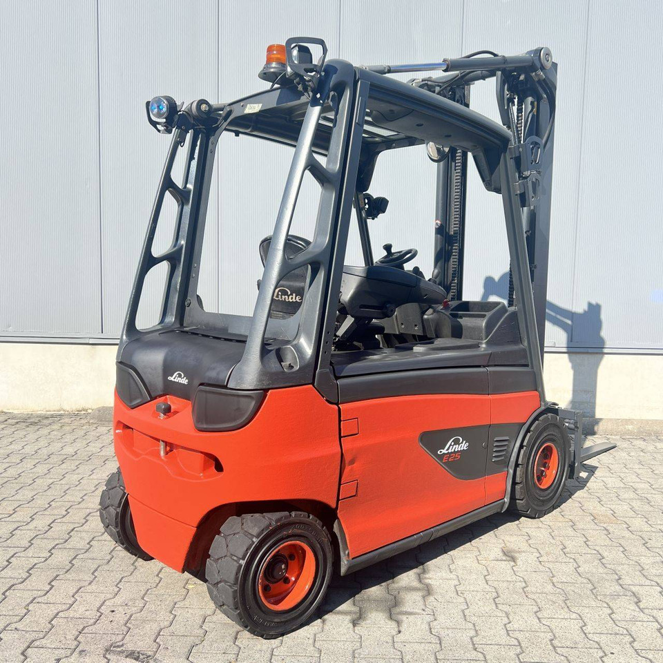 Linde E25L (387) - Electric forklift: picture 2 Linde E25L (387) - Electric forklift: picture 2