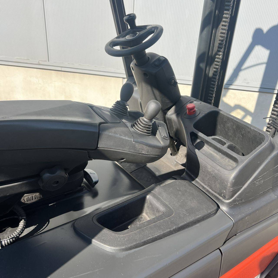 Linde E25L (387) - Electric forklift: picture 3 Linde E25L (387) - Electric forklift: picture 3