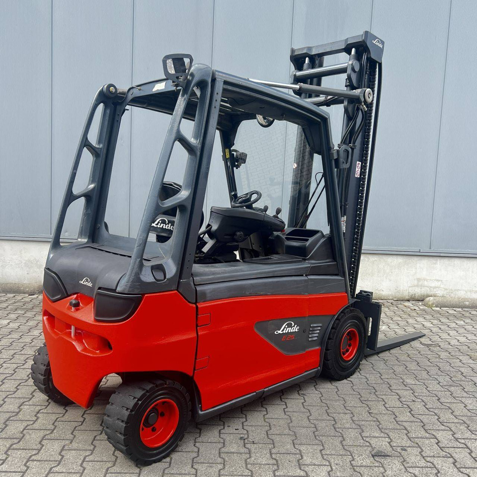 Linde E25L (387) - Electric forklift: picture 2 Linde E25L (387) - Electric forklift: picture 2