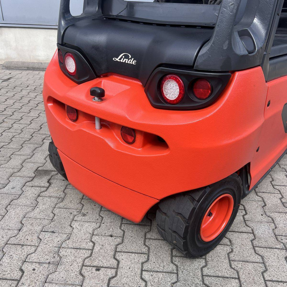 Electric forklift Linde E30 (387): picture 15 Electric forklift Linde E30 (387): picture 15