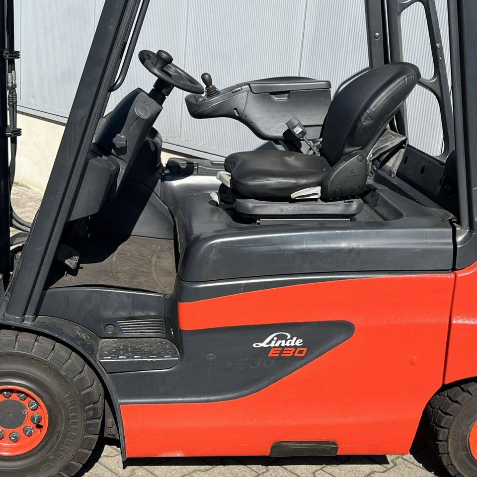 Linde E30 (387) - Electric forklift: picture 4 Linde E30 (387) - Electric forklift: picture 4