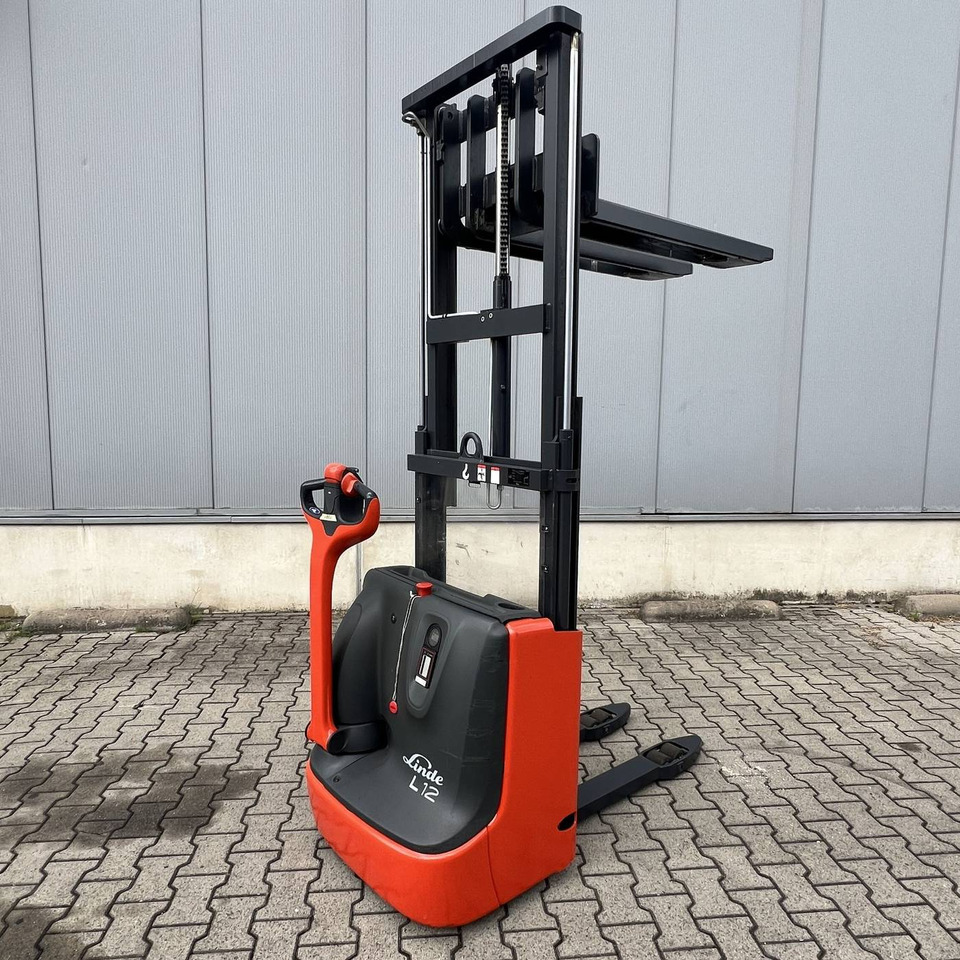 Linde L12 (1172) - Stacker: picture 3 Linde L12 (1172) - Stacker: picture 3