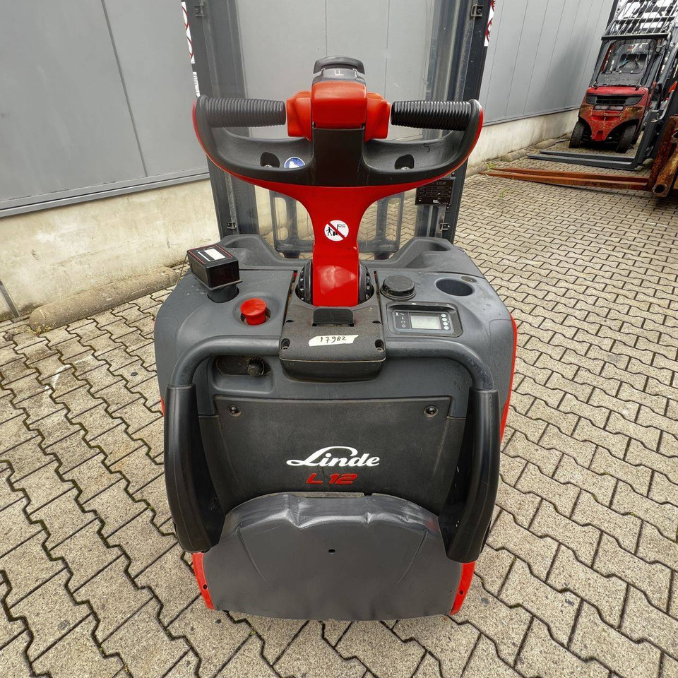 Linde L12AP (133) - Stacker: picture 3 Linde L12AP (133) - Stacker: picture 3
