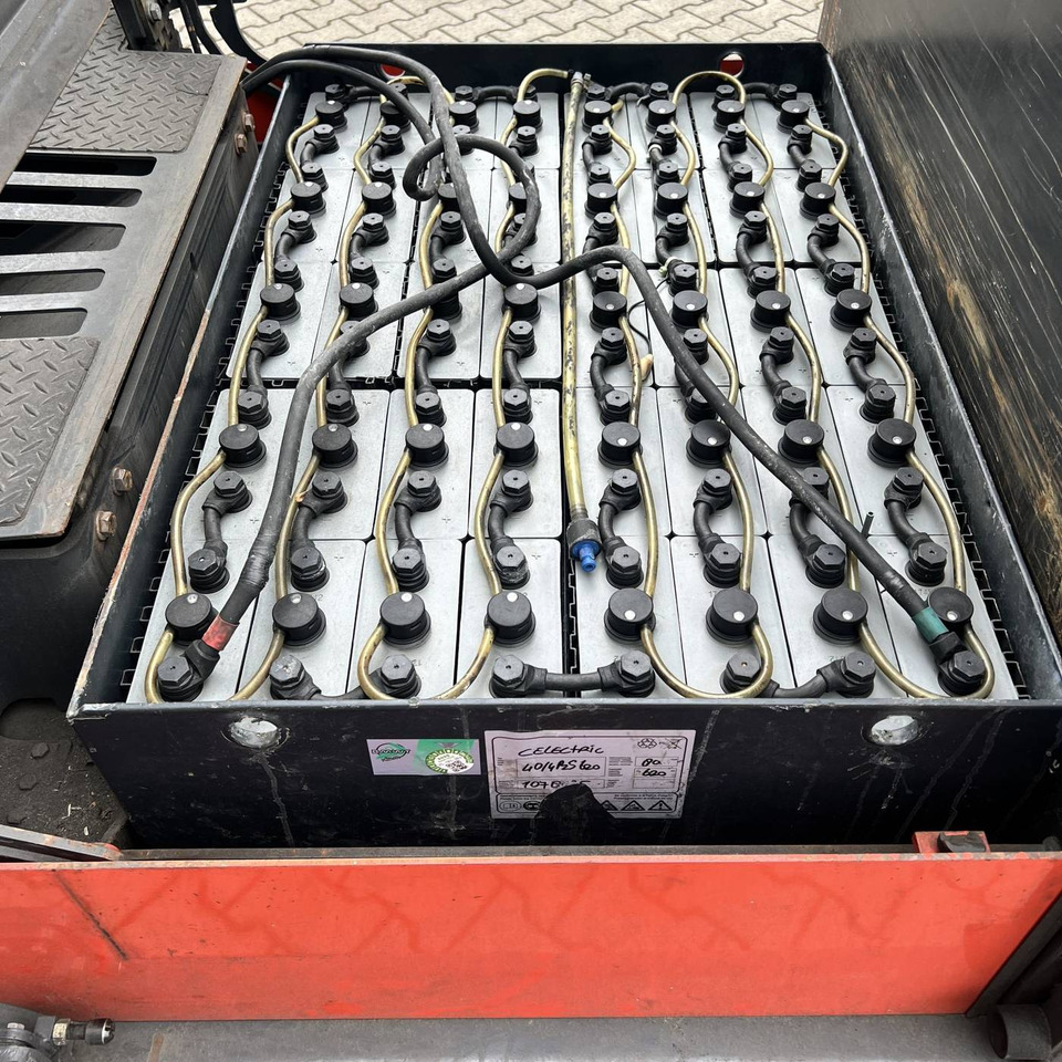 Linde P250 SWB (127) - Tow tractor: picture 4 Linde P250 SWB (127) - Tow tractor: picture 4