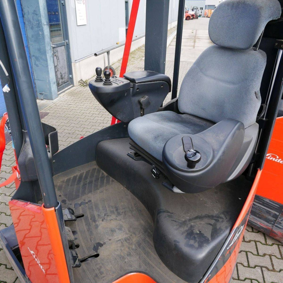 Linde R17XHD (116-03) - Reach truck: picture 3 Linde R17XHD (116-03) - Reach truck: picture 3