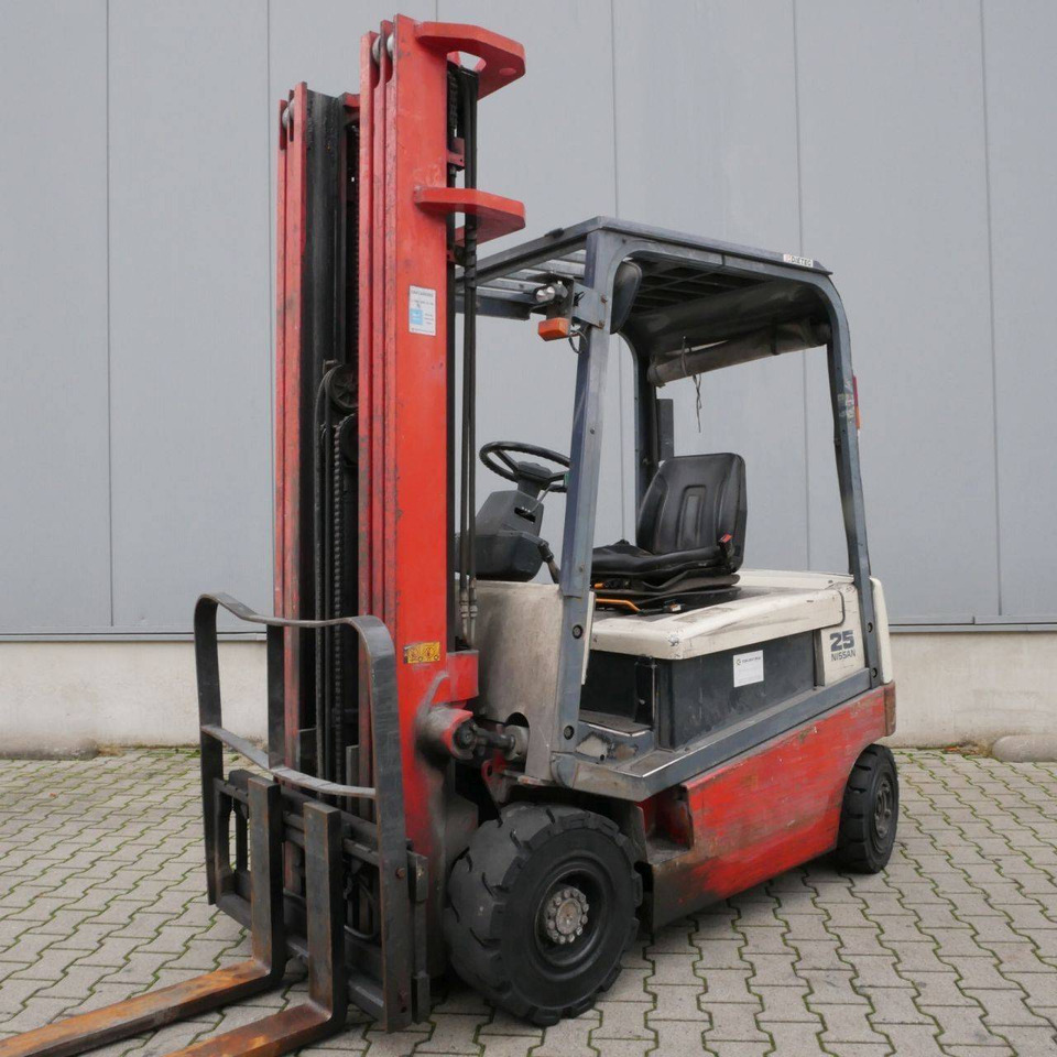 Nissan QX25 (Q02L25CU) - Electric forklift: picture 1 Nissan QX25 (Q02L25CU) - Electric forklift: picture 1