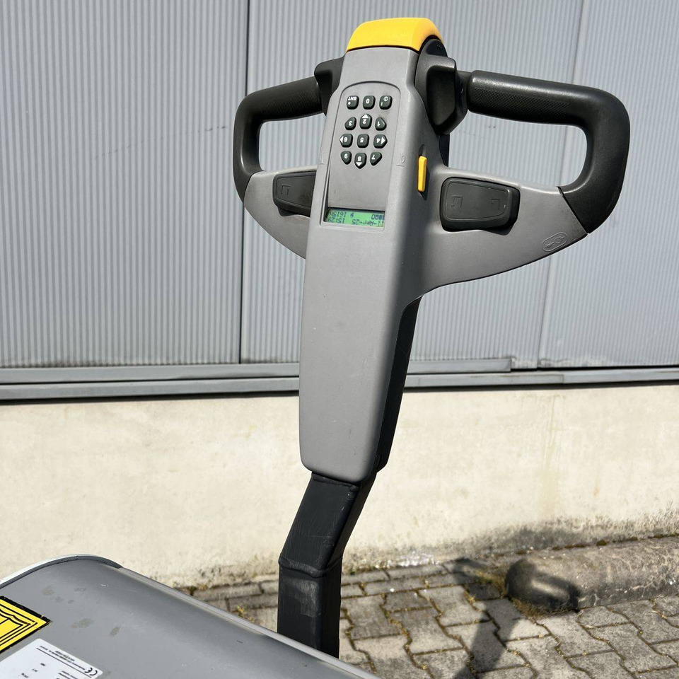 Unicarriers PLL180 - Pallet truck: picture 4 Unicarriers PLL180 - Pallet truck: picture 4