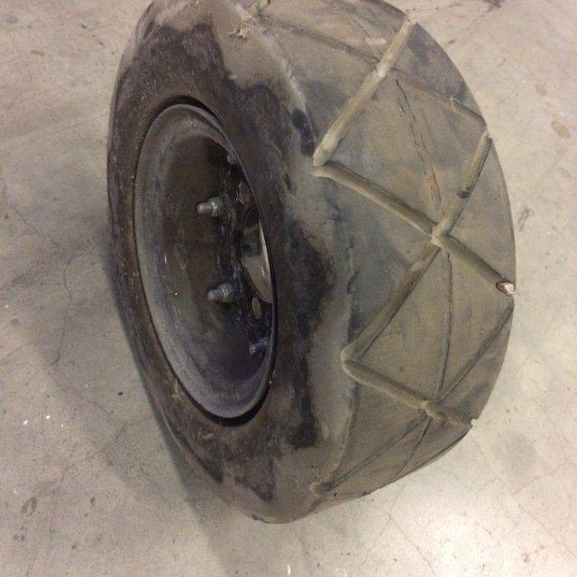 Wheel for Scrubber vacuum cleaner Nilfisk BR 850 - Wheels and tires for Cleaning machinery: picture 2 Wheel for Scrubber vacuum cleaner Nilfisk BR 850 - Wheels and tires for Cleaning machinery: picture 2