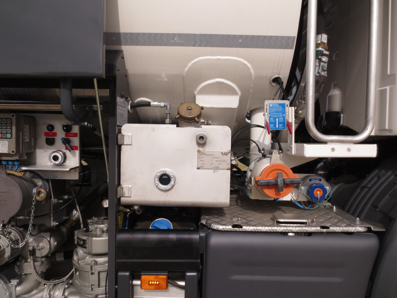 SCANIA G370 - Tank truck: picture 2 SCANIA G370 - Tank truck: picture 2