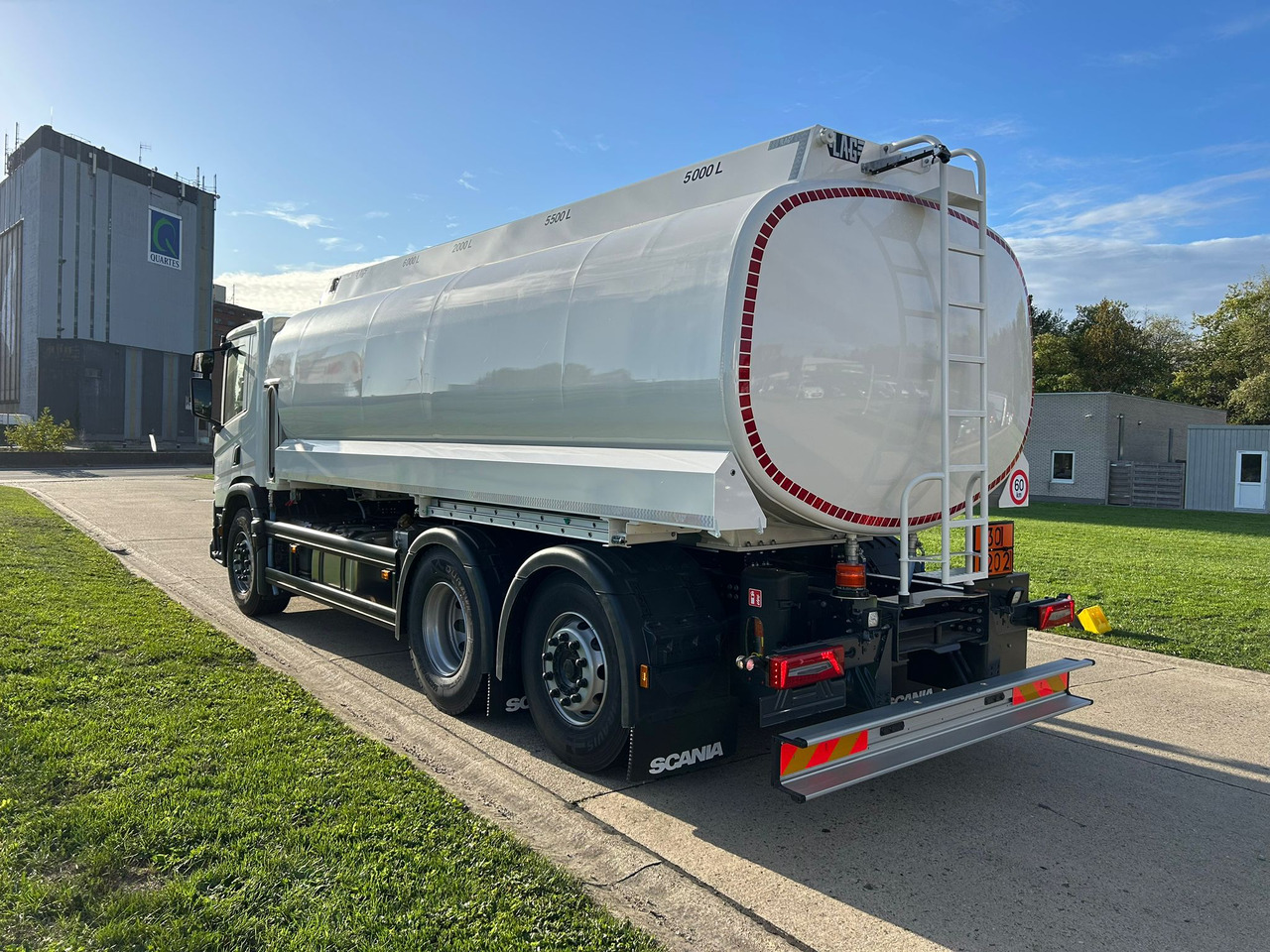 New Tank truck SCANIA P370: picture 10