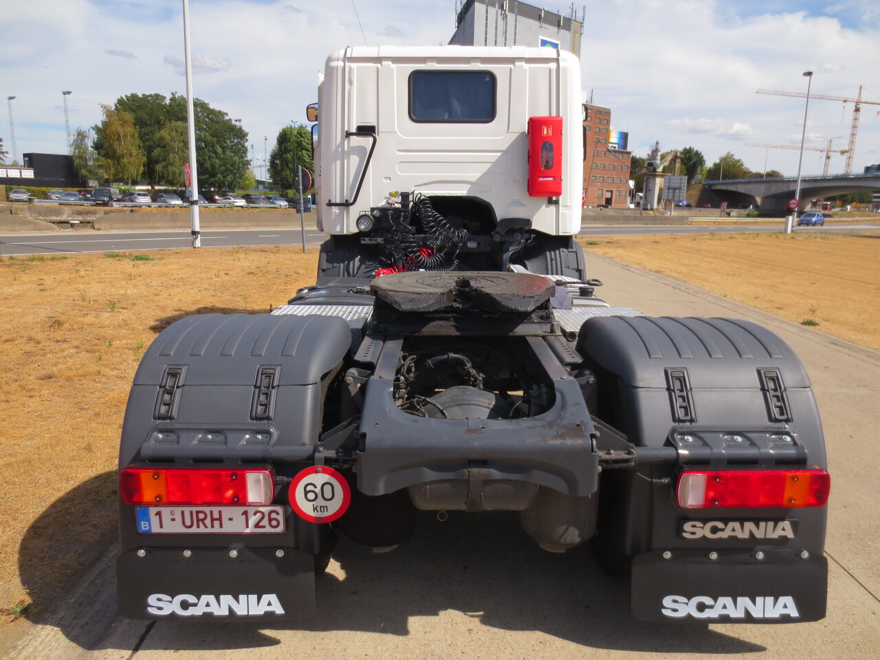 Tractor unit Scania P420: picture 8
