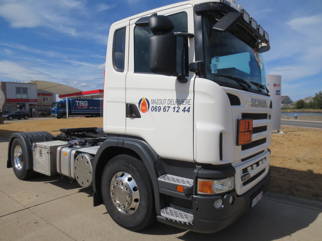 Tractor unit Scania P420: picture 5