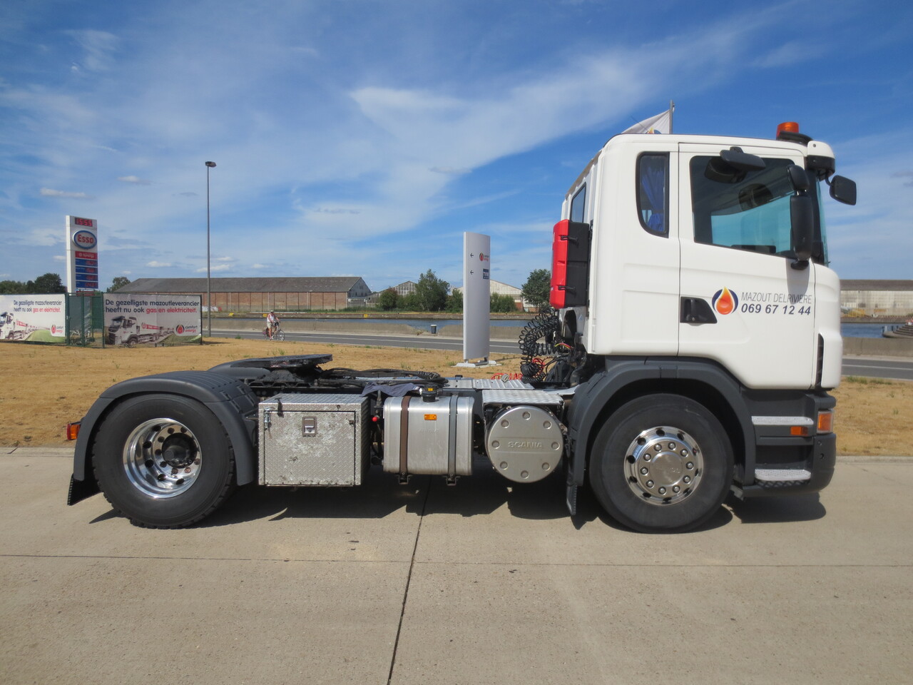 Tractor unit Scania P420: picture 6