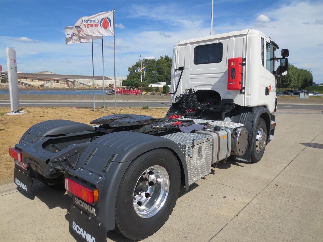 Tractor unit Scania P420: picture 7