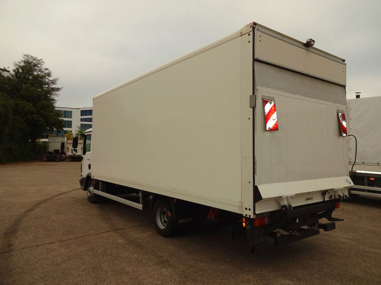 MAN TGL 8.190, LBW, Luft, Tempomat, Standheizung - Box van: picture 5 MAN TGL 8.190, LBW, Luft, Tempomat, Standheizung - Box van: picture 5