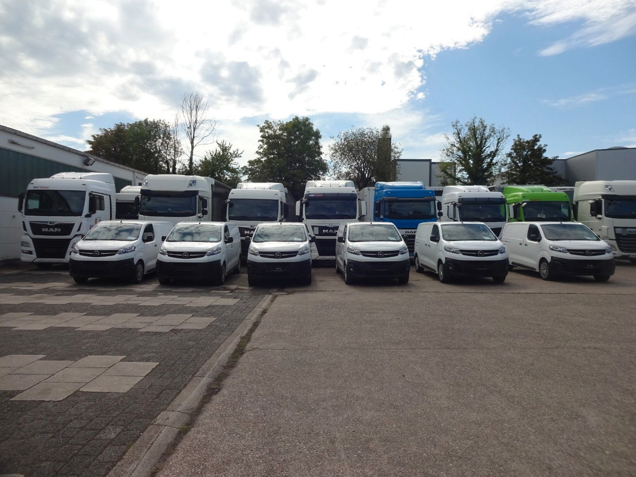 Opel Opel 5 x Vivaro Kasten L1H1, Klima, PDC, - Small van: picture 2 Opel Opel 5 x Vivaro Kasten L1H1, Klima, PDC, - Small van: picture 2