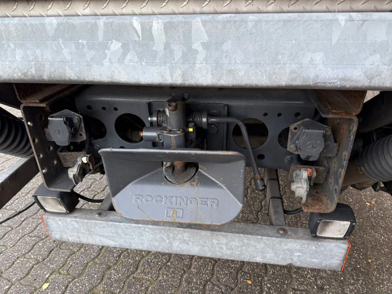 Mercedes-Benz Antos 1930 Frigoblock Dual temp 3 compartiments LBW AHK 319.640KM EURO 6 NL Truck! - Isothermal truck: picture 5 Mercedes-Benz Antos 1930 Frigoblock Dual temp 3 compartiments LBW AHK 319.640KM EURO 6 NL Truck! - Isothermal truck: picture 5