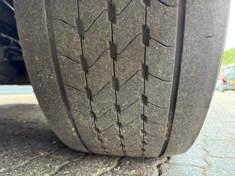 DAF CF 400 4X2 FT Space Cab Side skirts - Tractor unit: picture 4 DAF CF 400 4X2 FT Space Cab Side skirts - Tractor unit: picture 4