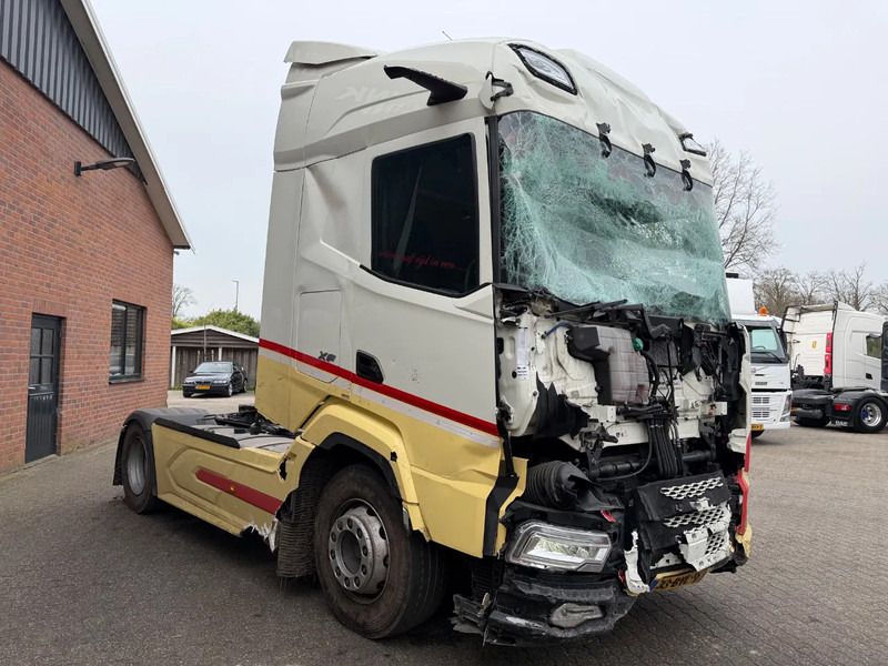 DAF XF 450 4X2 Standairco Driveable damage! - Tractor unit: picture 2 DAF XF 450 4X2 Standairco Driveable damage! - Tractor unit: picture 2