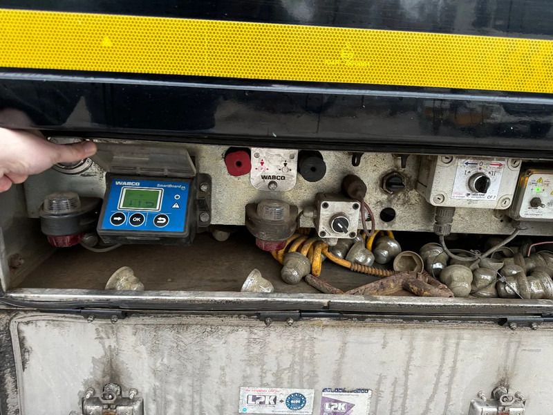 Walking floor semi-trailer kraker ISO 92m3 Walkingfloor + Koeloplegger Tiefkuhl Liftachse Top condition: picture 14 Walking floor semi-trailer kraker ISO 92m3 Walkingfloor + Koeloplegger Tiefkuhl Liftachse Top condition: picture 14