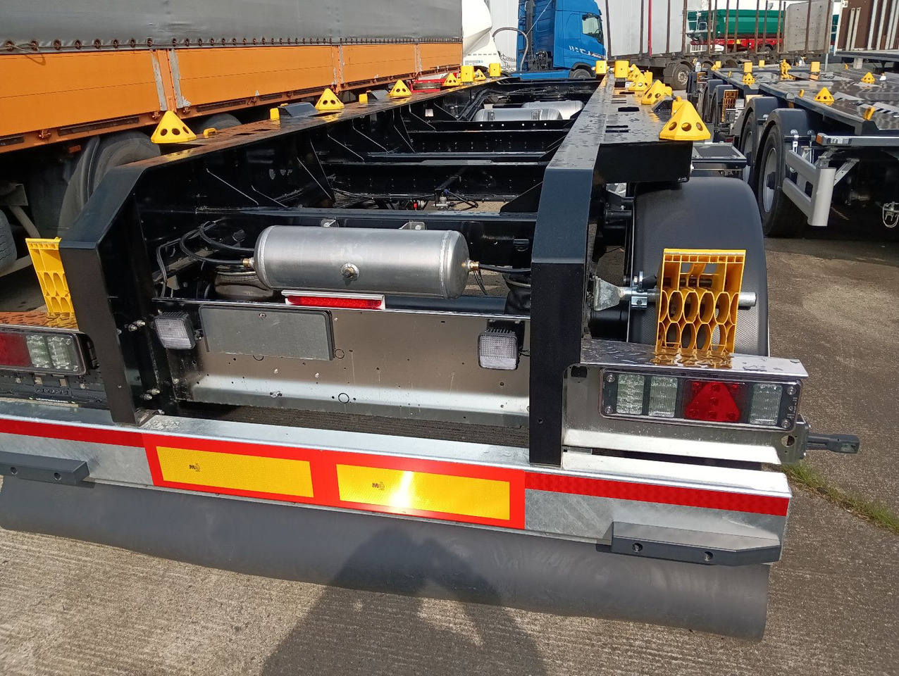 Hüffermann 3-A VARIO-CARRIER SAF NEU VERZINKT LiftAlufelgen - Roll-off/ Skip trailer: picture 2 Hüffermann 3-A VARIO-CARRIER SAF NEU VERZINKT LiftAlufelgen - Roll-off/ Skip trailer: picture 2