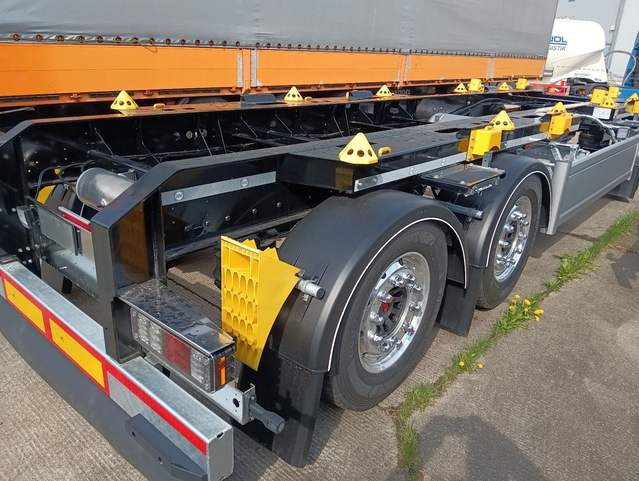 Hüffermann 3-A VARIO-CARRIER SAF NEU VERZINKT LiftAlufelgen - Roll-off/ Skip trailer: picture 3 Hüffermann 3-A VARIO-CARRIER SAF NEU VERZINKT LiftAlufelgen - Roll-off/ Skip trailer: picture 3