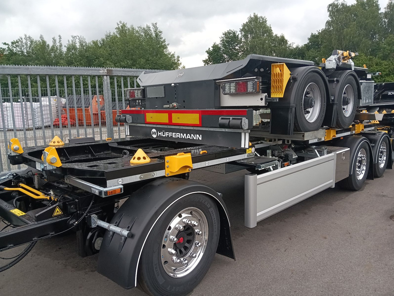 Hüffermann 3-A VARIO-CARRIER SAF NEU VERZINKT LiftAlufelgen - Roll-off/ Skip trailer: picture 1 Hüffermann 3-A VARIO-CARRIER SAF NEU VERZINKT LiftAlufelgen - Roll-off/ Skip trailer: picture 1