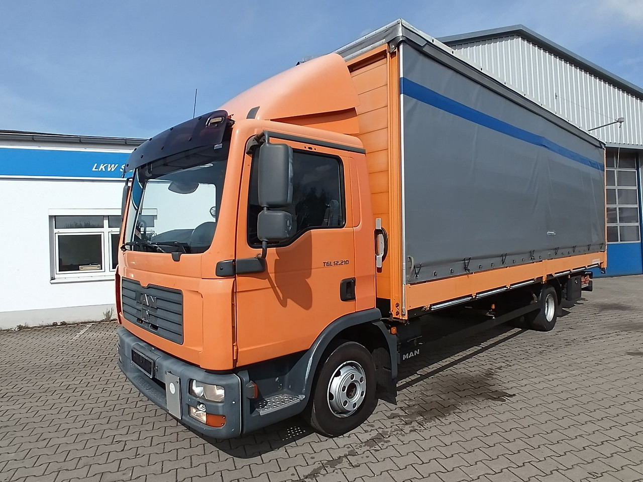 MAN TGL 12.210 4x2 KLIMA,AHK, 7,3m SCHWARZMÜLLER TÜV - Curtainsider truck: picture 1 MAN TGL 12.210 4x2 KLIMA,AHK, 7,3m SCHWARZMÜLLER TÜV - Curtainsider truck: picture 1
