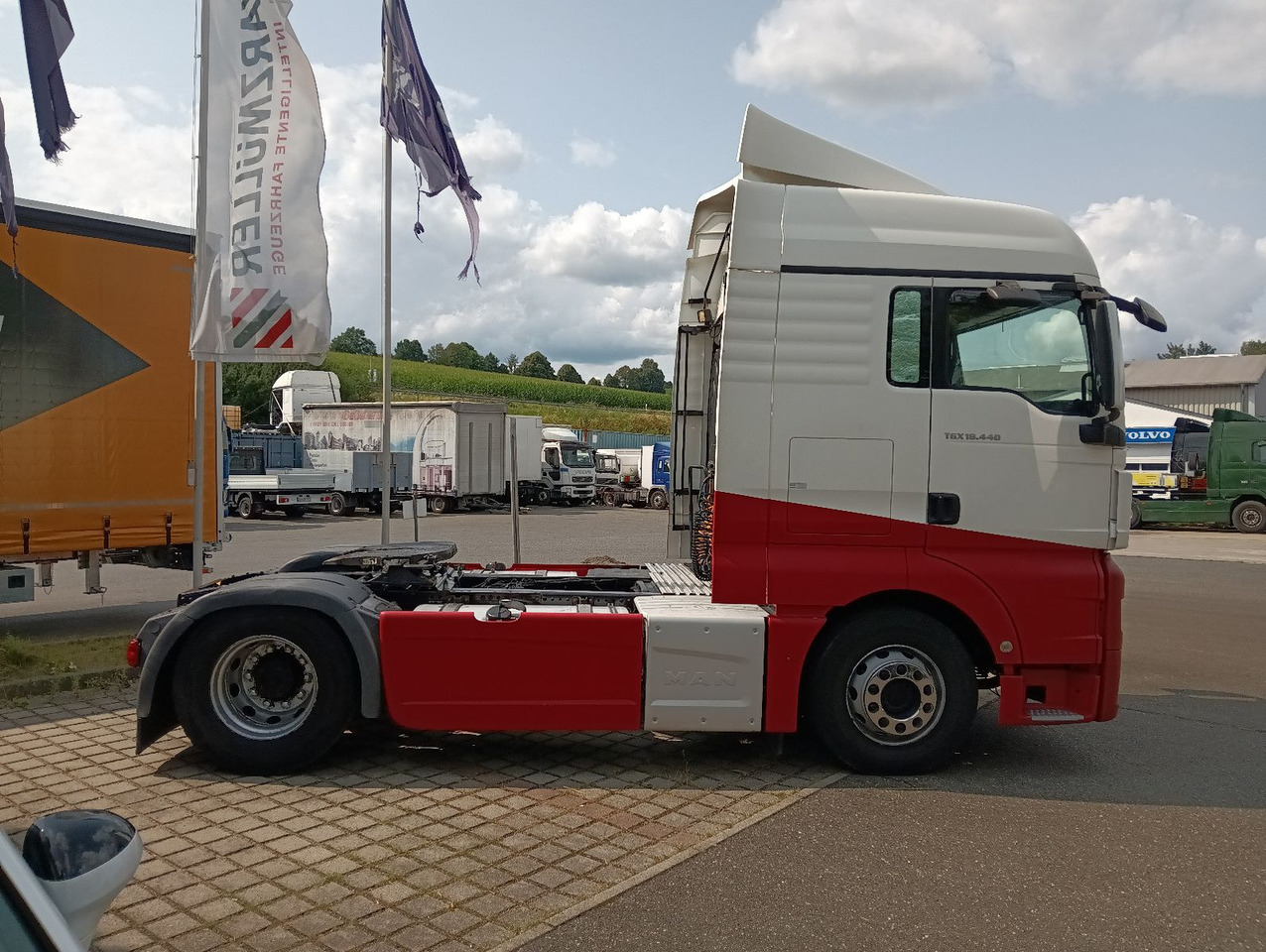 MAN TGX 18:440 BLS INTARDER Vollspoiler Reifen70-90% MAN TGX 18:440 BLS INTARDER Vollspoiler Reifen70-90% - Tractor unit: picture 3 MAN TGX 18:440 BLS INTARDER Vollspoiler Reifen70-90% MAN TGX 18:440 BLS INTARDER Vollspoiler Reifen70-90% - Tractor unit: picture 3