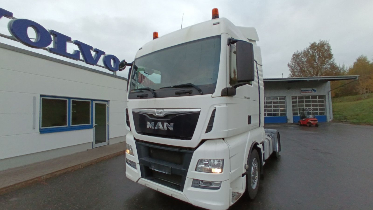 MAN TGX 18:440 FLT XLX 2xTank Klima Spoiler Kühlbox MAN TGX 18:440 FLT XLX 2xTank Klima Spoiler Kühlbox - Tractor unit: picture 1 MAN TGX 18:440 FLT XLX 2xTank Klima Spoiler Kühlbox MAN TGX 18:440 FLT XLX 2xTank Klima Spoiler Kühlbox - Tractor unit: picture 1