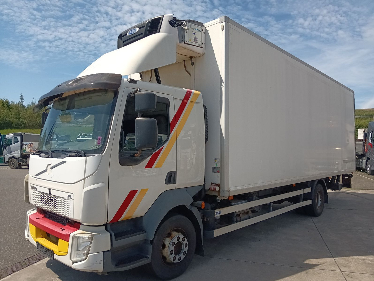 Volvo FL250 4x2R 14t CarrierSupra650 7,3m LBW1.5tKlima - Refrigerator truck: picture 2 Volvo FL250 4x2R 14t CarrierSupra650 7,3m LBW1.5tKlima - Refrigerator truck: picture 2