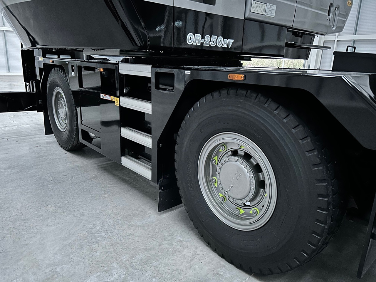 Mobile crane KATO CR-250Rv , 25 Ton City Crane with Only 1,991 hours: picture 34