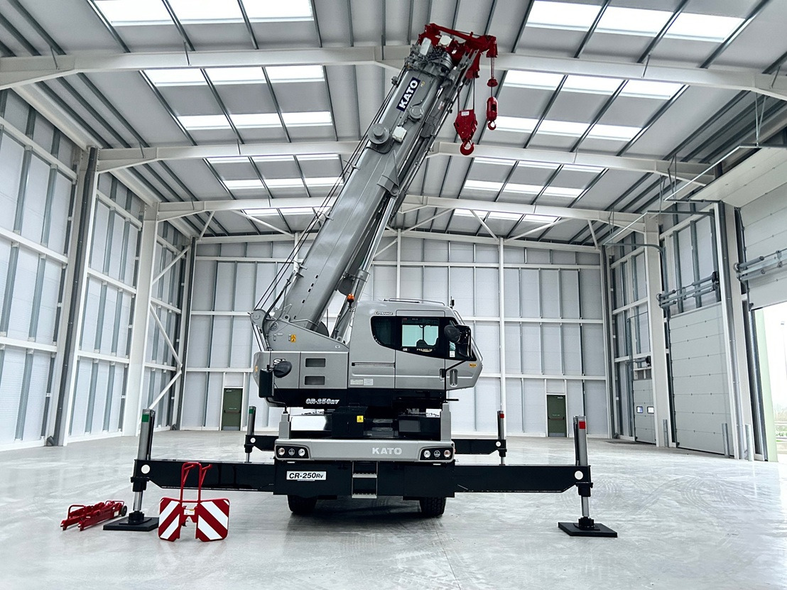 Mobile crane KATO CR-250Rv , 25 Ton City Crane with Only 1,991 hours: picture 24