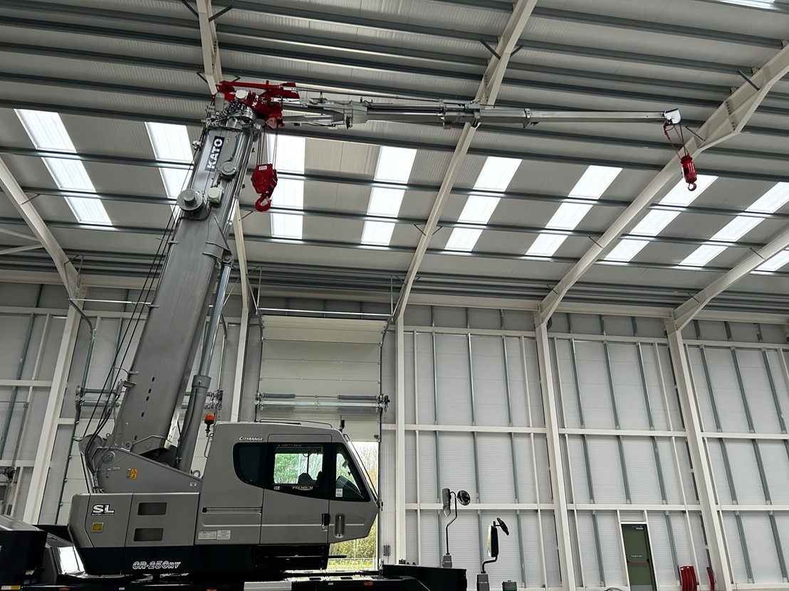Mobile crane KATO CR-250Rv , 25 Ton City Crane with Only 1,991 hours: picture 12